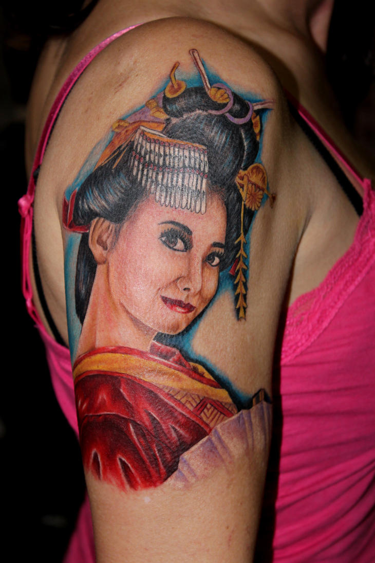 Women Shoulder Japanese Geisha Tattoo Picture 2